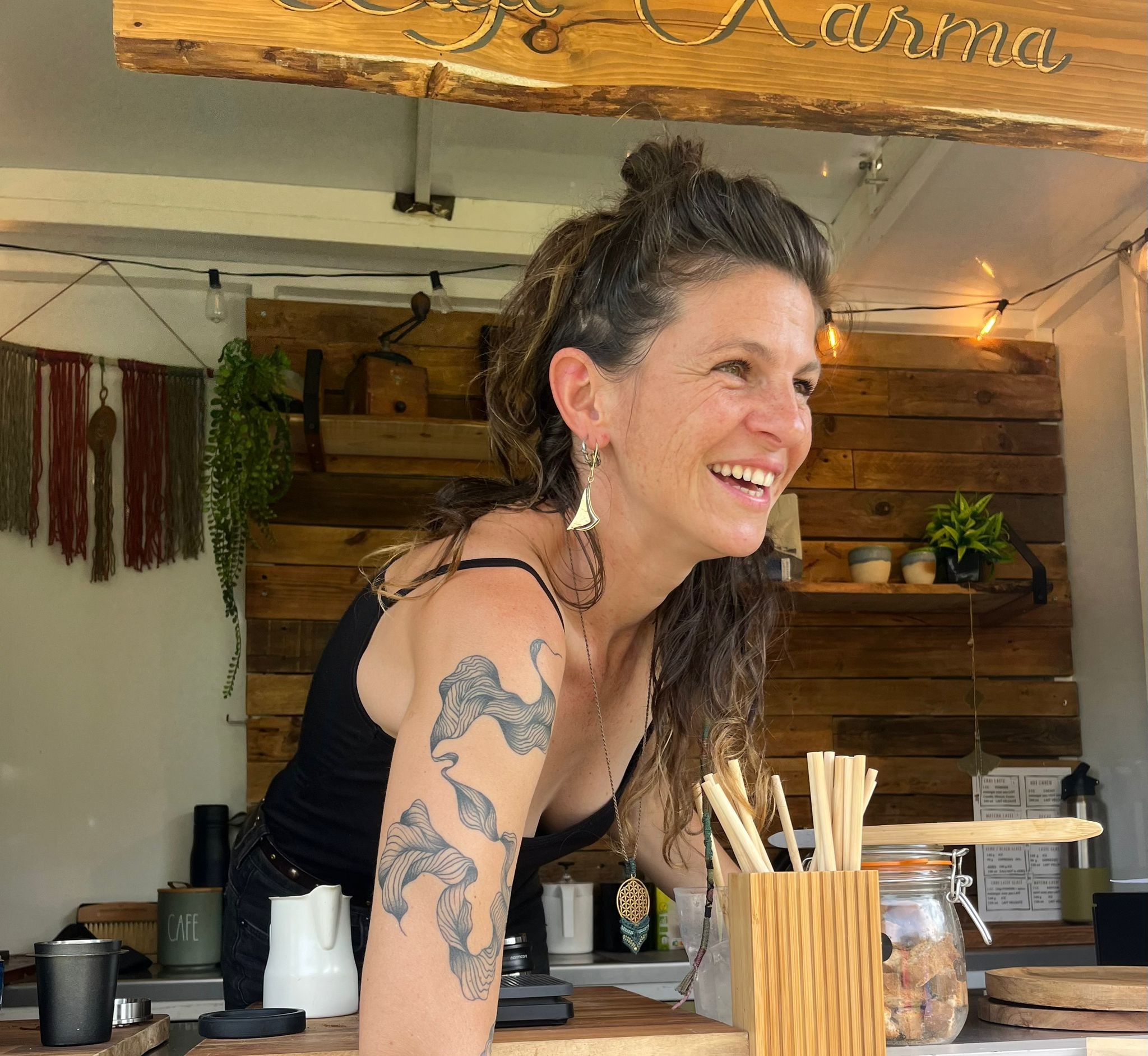 https://lecafekarma.carrd.co/